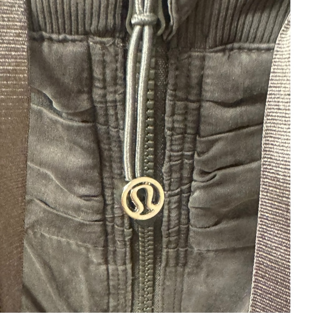 Lululemon Cool Down Reversible Jacket Grey Womens Size 8 Ruched Stretch Dance - Picture 7 of 12